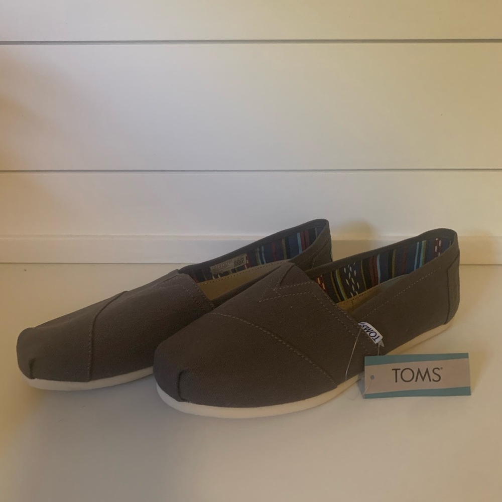 Toms women’s size  10 ash canvas color new with tags.